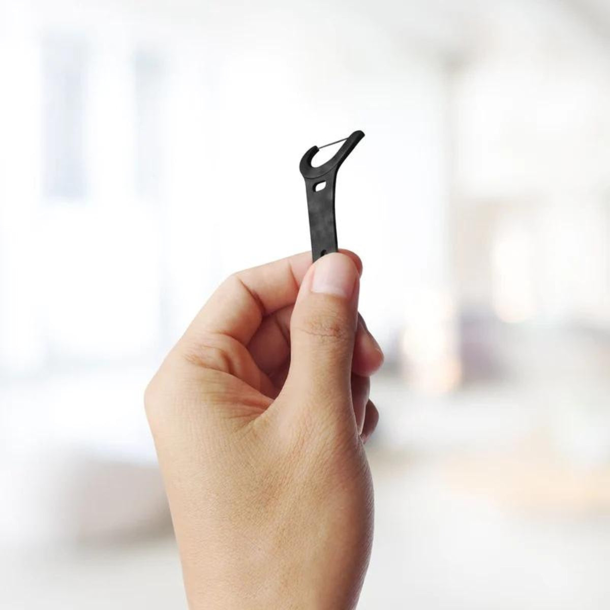 The Humble Co Μεσοδόντιος Καθαριστής με Μονό Νήμα 2 σε 1 με Ενεργό Άνθρακα - 50τμχ