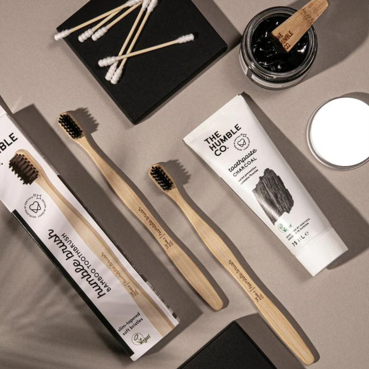 The Humble Co Οδοντόβουρτσα από Μπαμπού για Ευαίσθητα Δόντια & Ούλα - Μαύρη
