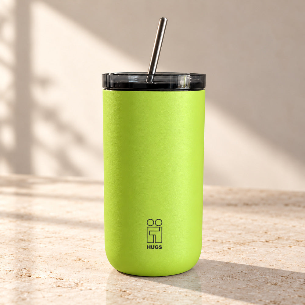 Hugs Zero Coffee Mug 350ml Lime Energy, με καπάκι και μεταλλικό καλαμάκι σε φυσικό φόντο