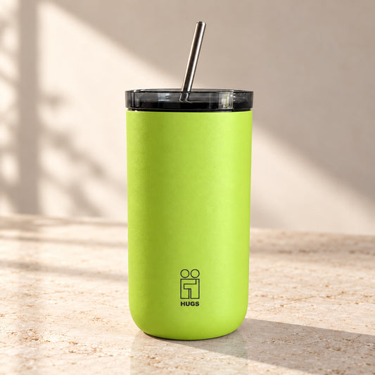 Hugs Zero Coffee Mug 350ml Lime Energy, με καπάκι και μεταλλικό καλαμάκι σε φυσικό φόντο