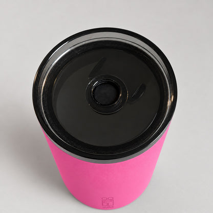 Hugs Zero Coffee Mug 350ml Pink Pulse, κλειστός μηχανισμός στο καπάκι με το καλαμάκι αφαιρεμένο