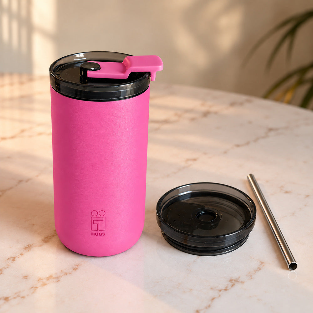 Hugs Zero Coffee Mug 350ml Pink Pulse, με το δεύτερο καπάκι επάνω, το καπάκι για καλαμάκι και το μεταλλικό καλαμάκι δίπλα