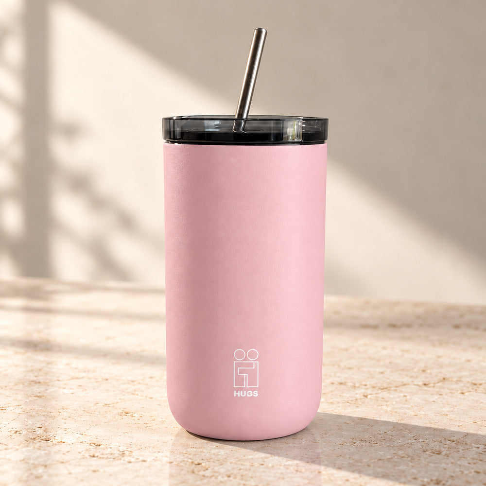 Hugs Zero Coffee Mug 350ml Pink Whisper, με καπάκι και μεταλλικό καλαμάκι σε φυσικό φόντο