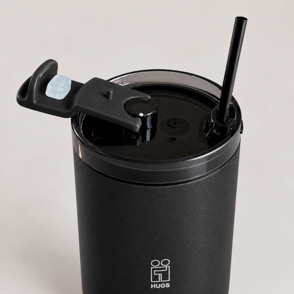 Hugs Zero Coffee Mug 350ml Silent Night, το δεύτερο καπάκι με απλό καλαμάκι, παράδειγμα χρήσης