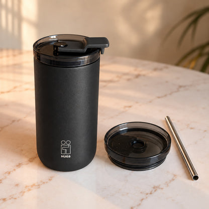 Hugs Zero Coffee Mug 350ml Silent Night, με το δεύτερο καπάκι επάνω, το καπάκι για καλαμάκι και το μεταλλικό καλαμάκι δίπλα