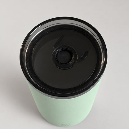 Hugs Zero Coffee Mug 350ml Teal Touch, κλειστός μηχανισμός στο καπάκι με το καλαμάκι αφαιρεμένο
